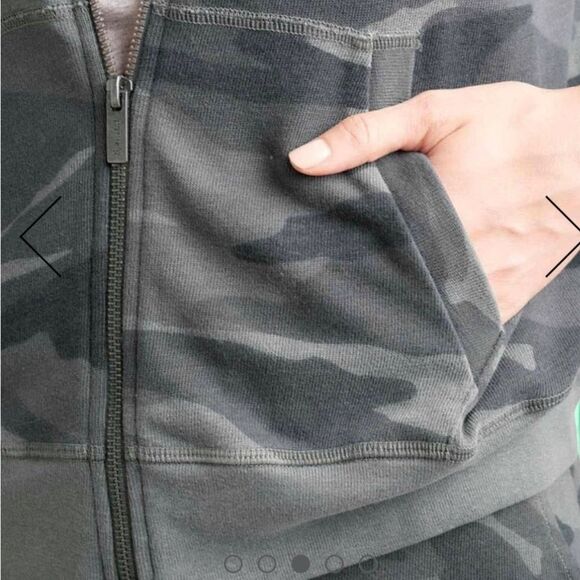 New with Tags Splendid Olive Brown Camo Zip Up Hoodie Size Medium - Picture 3 of 10